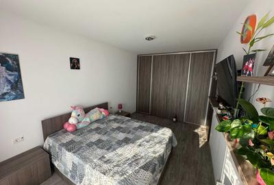Apartament cu 3 camere semidecomandat, mobilat în Giroc