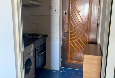 Vând garsonieră zona CET - 1