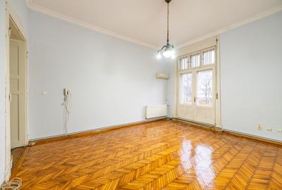 Apartament nemobilat, 3 camere, etaj 1, Bld.Revoluției - 11