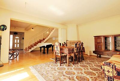 Centru, proprietate Parter + Etaj + Mansarda, disponibila imediat - 1