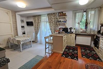 Casă individuală cu 9 camere în Centrul Istoric