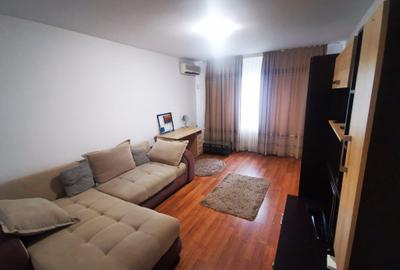 Garsonieră decomandată, mobilată în Tineretului