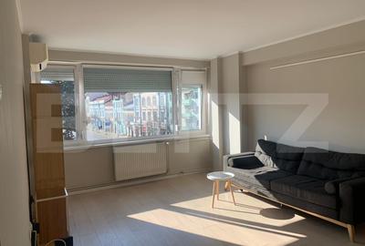Apartament cu 2 camere semidecomandat, mobilat în Central