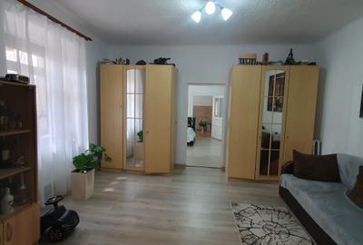 Vand apartament la casa 2 camere central Piata Catedralei - 2