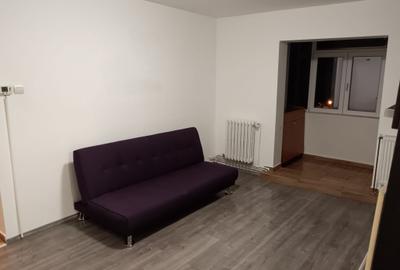Apartament cu 2 camere semidecomandat, mobilat în Baza 3
