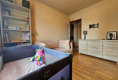 Langa institutii de invatamant si piata „1 Mai„ - 4