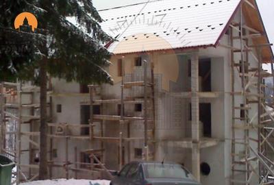 Vilă cu 20 de Camere, Ideală pentru Investiții, în Zona Premium Predeal-Cioplea - 1