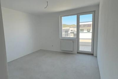 Apartament3 camere+ 64mp Terasa str. Eroilor-Spartan Floresti - 1