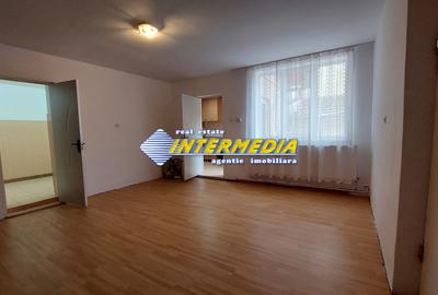 Apartament cu 2 camere la casa in Blaj, zona Centrala - 1