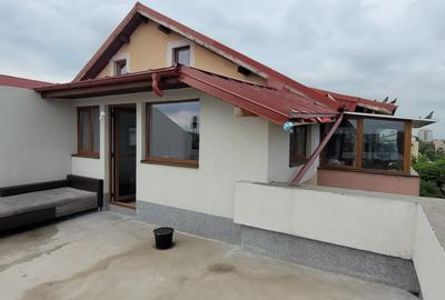 Apartament cu 5 camere decomandat, mobilat în Valea Ialomiței