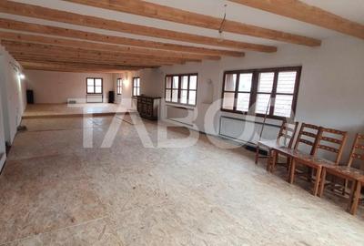 Casa de vanzare specific sasesc si atelier pret avantajos Cisnadioara - 22