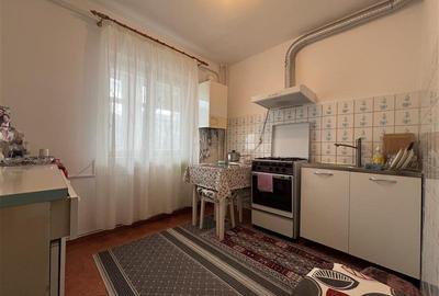 Apartament cu 3 camere decomandat, situat în zona Nicolina 2 – prima parte - 8