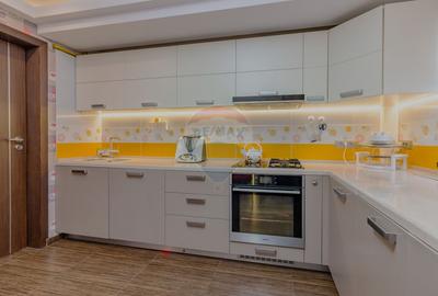 Apartament cu 3 camere decomandat în Drumul Taberei