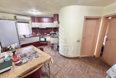 Apartament cu 3 camere si 2 bai la etajul 1 cu centrala zona Soarelui - 2