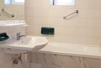 Inchiriere apartament 3 camere decomandate, Decebal stradal, 2 bai, metrou 5 min - 15
