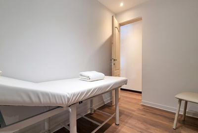 AFACERE LA CHEIE - COAFOR, FRIZERIE, SALON DE MASAJ, MANICHIURA, COSMETICA - 11