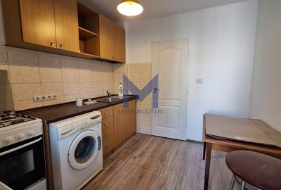 De închiriat apartament 2 camere decomandat I strada Lunii - 16