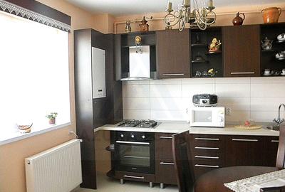 Apartament cu 4 camere decomandat, mobilat în Turnișor