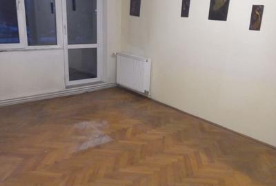 Apartament 3 camere liber la vanzare zona Garii