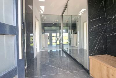 Casa cu piscina interioara si priveliste catre Cetatea Cisnadioarei - 8