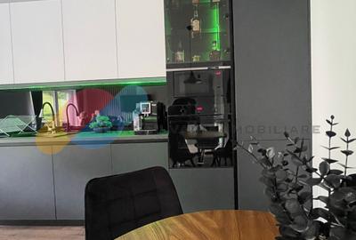 Apartament cu 2 camere semidecomandat, mobilat în Florești