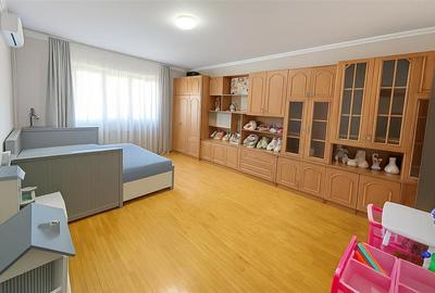 Apartament cu 2 camere decomandat în Valenta