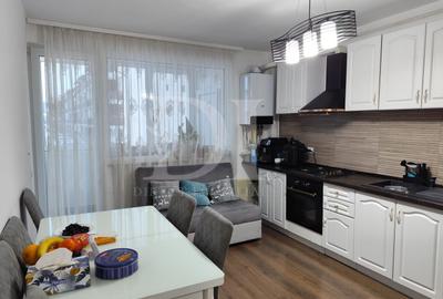Apartament cu 3 camere semidecomandat, mobilat în Florești