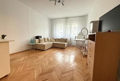 Apartament cu 3 camere decomandat, mobilat în Soarelui