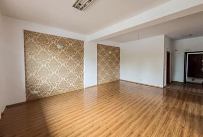 Apartament cu 3 camere în Jiului