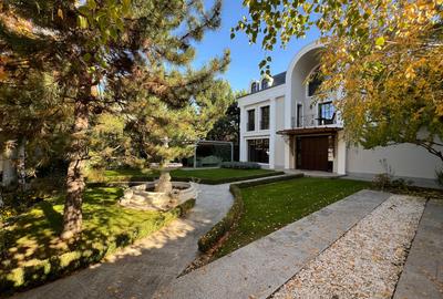 VILA DEOSEBITA / SPATII GENEROASE / CURTE PROPRIE - 55