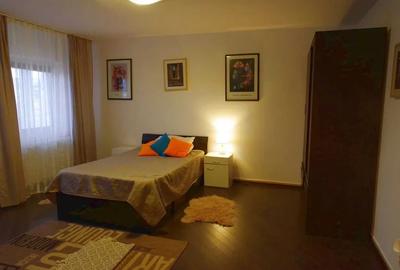 Garsonieră decomandată, mobilată în Vitan Mall