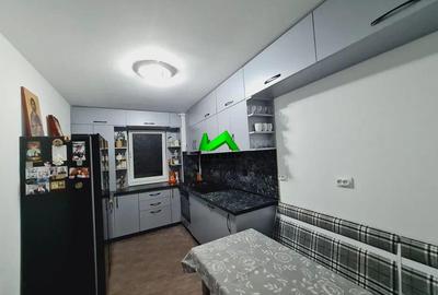 Apartament cu 3 camere decomandat în Turnișor