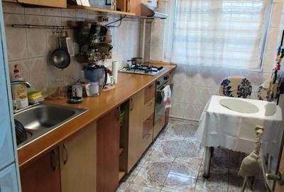 Apartament cu 3 camere semidecomandat, mobilat în 13 Septembrie