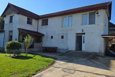 Casă cu 5 camere în Zăvoi