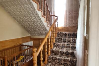 Casă individuală cu 5 camere în Cetate