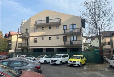 Casă cu 13 camere în Vitan Mall