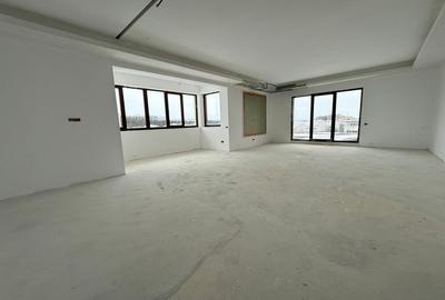 Apartament cu 4 camere în Central