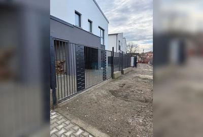 Case cu arhitectura nordica, panouri fotovoltaice, central Dezmir - 8