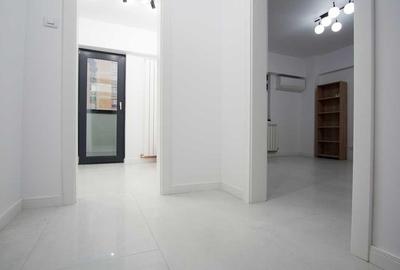 Birou, de 38 mp, în Centru Civic