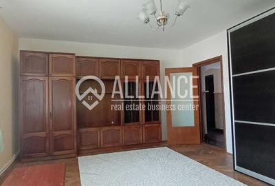 Apartament cu 3 camere decomandat în Brătianu
