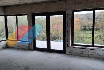 Casă, 1553 mp teren, zona linistita, sat Cara - 6