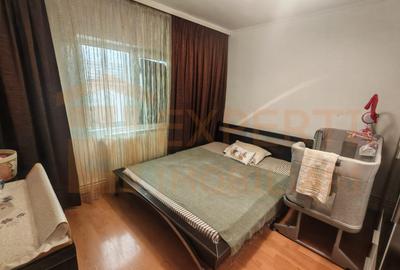Apartament 3 camere de vanzare, situat in zona Far - 2