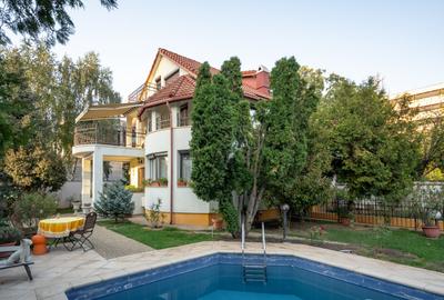 Casă individuală cu 8 camere în Pipera