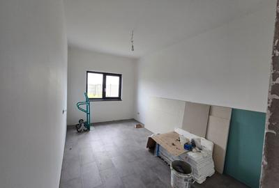 1/2 Duplex pe parter,predare la cheie  , 3 dormitoare, 2 bai, Zona Metro 2, - 5