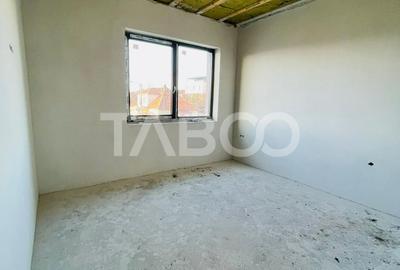 Duplex cu 2 garaje semifinisat de vanzare cartierul Dambul Rotund - 3