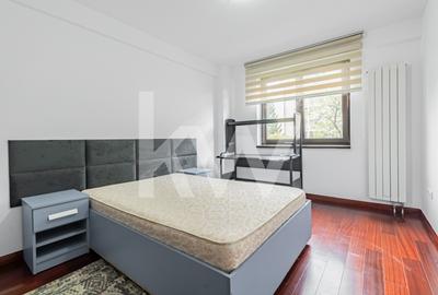 Închiriere apartament 4 camere, acces la parcare cu barieră, strada De Mijloc - 10