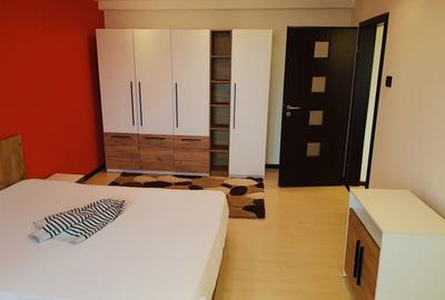 Apartament cu 3 camere decomandat, mobilat în Dacia