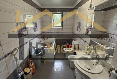 Vila cu 8 camere de vanzare, teren 1580mp, Zona Praid - 36