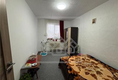 Casa de vanzare in Sibiu -  4 camere, balcon si curte - mobilata - 19