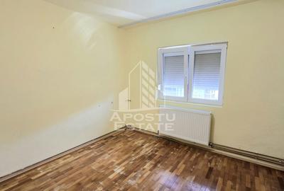 Apartament de vanzare, 3 camere, 2 bai, centrala proprie, Aradului - 2